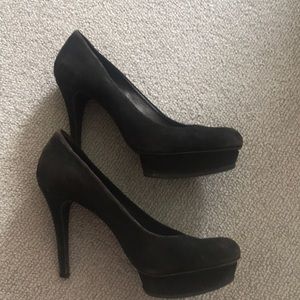 Tory Burch black suede platform pumps in size 9